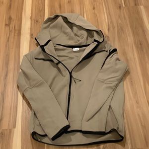 Men’s Adult medium Nike Tech